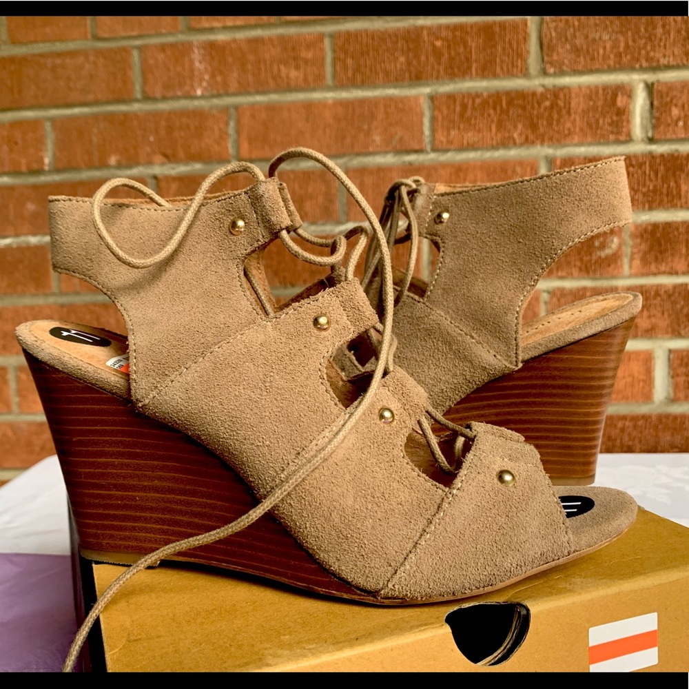 NIB💯Suede Lace up Wedge Sandals